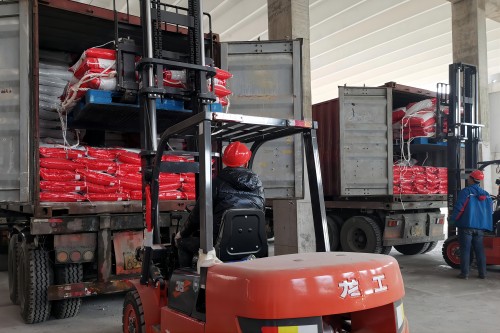 中成科技第一車脫硫酸鉀復(fù)合肥裝車發(fā)運(yùn)_副本_副本.jpg